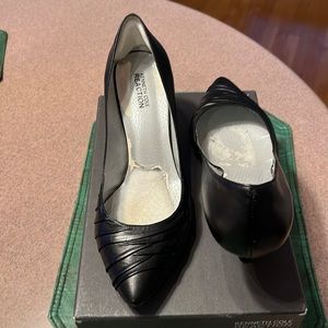 Kenneth Cole Reaction black heels